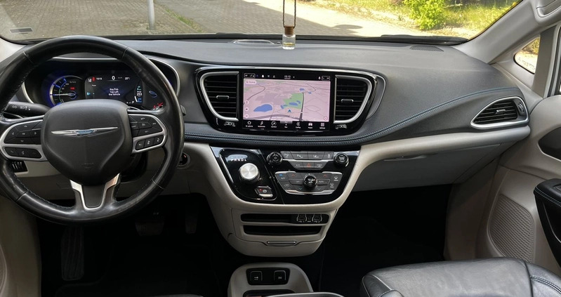 Chrysler Pacifica cena 179000 przebieg: 86000, rok produkcji 2021 z Łaszczów małe 781